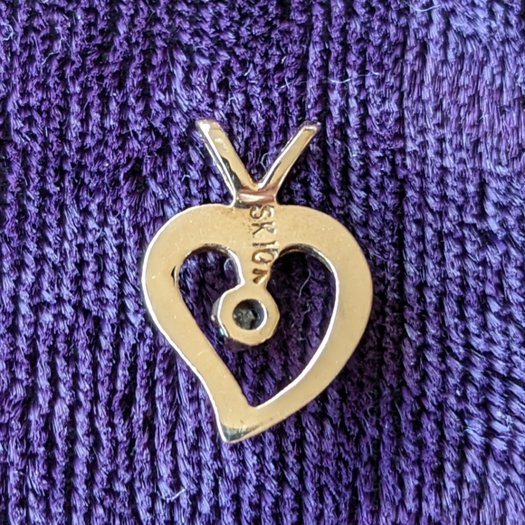 Solid 10K Gold Vintage Open Heart Pendant With Natural Earth Mined Diamond - Picture 4 of 8